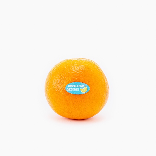 Sinaasappel met sticker