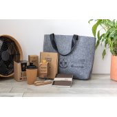 De tas is helemaal gevuld met duurzame items De tas is helemaal gevuld met duurzame items