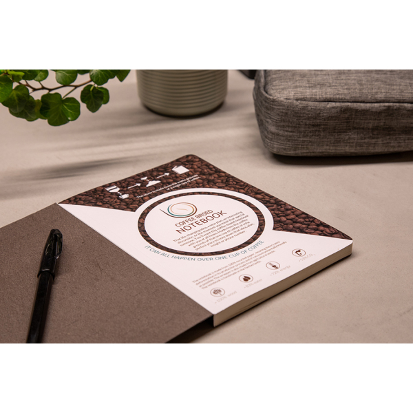 Een notitieboekje gemaakt van koffiedrab