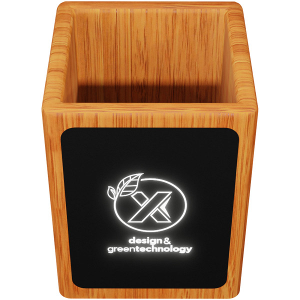 SCX.design O12 houten potloodhouder met oplichtend logo en dubbele USB-uitgang - Hout