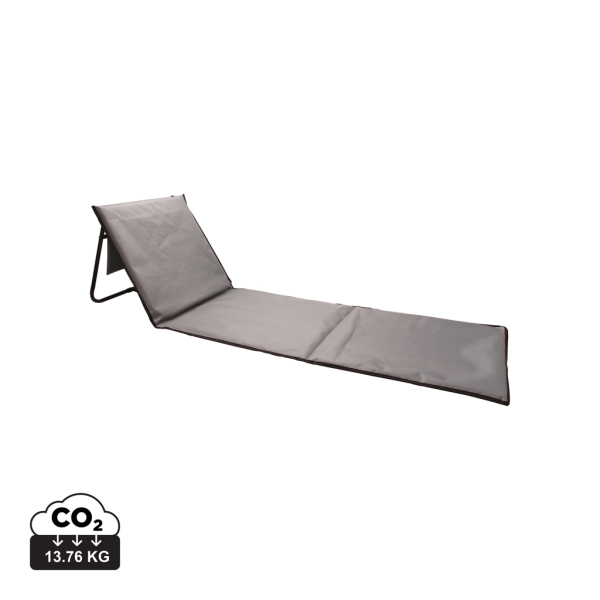 Foldable beach lounge chair