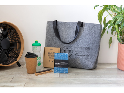 De tas is helemaal gevuld met mooie duurzame items De tas is helemaal gevuld met mooie duurzame items