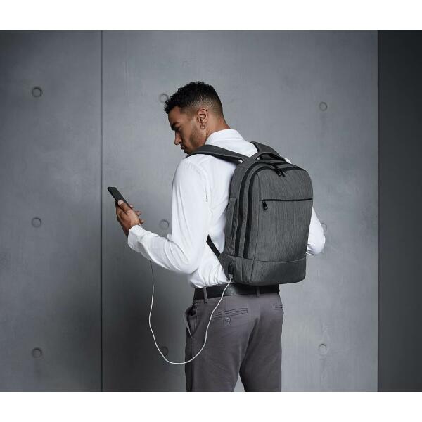 Q-TECH CHARGE CONVERTIBLE BACKPACK