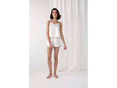 Pyjama bestaande uit een topje en short Pyjama bestaande uit een topje en short