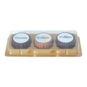 Logobonbon van puur/melk chocolade met hazelnoot praline, rechthoekig of rond, met wit plaatje met opdruk tot in full colour, per 3 stuks verpakt Logobonbon van puur/melk chocolade met hazelnoot praline, rechthoekig of rond, met wit plaatje met opdruk tot in full colour, per 3 stuks verpakt