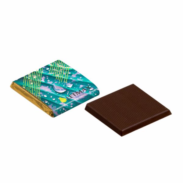 Vierkante napolitain van pure chocolade